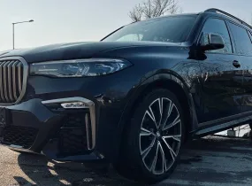 BMW X7 M50i